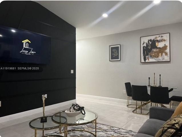 933 NW 2nd Ave, Fort Lauderdale, FL 33311