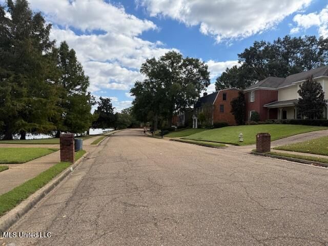 6231 Waterford Drive, Jackson, MS 39211