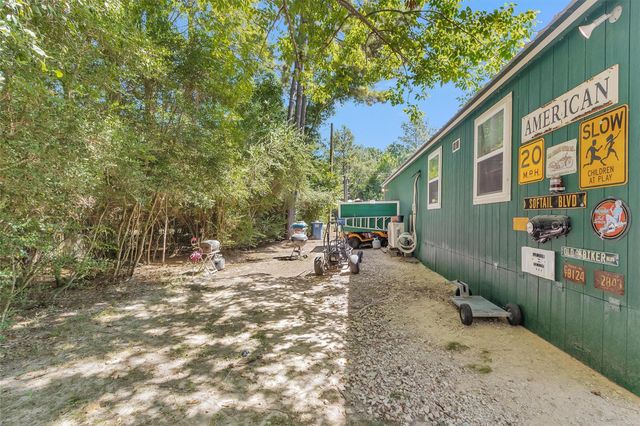 2075 Mangum Road, Livingston, TX 77351