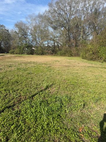 815 Country Club Rd., Hattiesburg, MS 39401