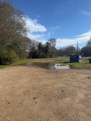 815 Country Club Rd., Hattiesburg, MS 39401