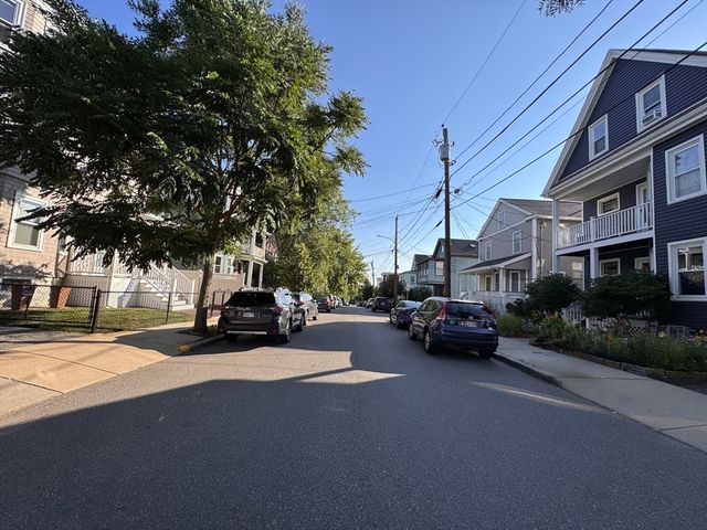 23 Farragut Avenue 3, Somerville, MA 02144