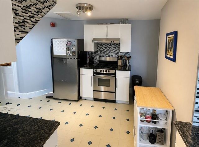 23 Farragut Avenue 3, Somerville, MA 02144