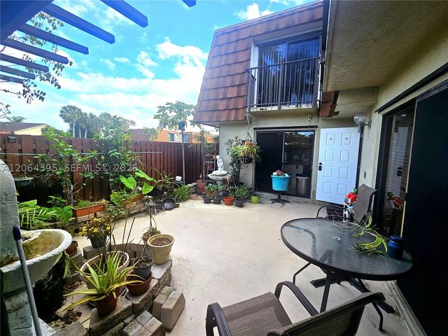 1201 SW 120th Way, Davie, FL 33325