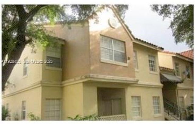 18324 NW 68 H, Hialeah, FL 33015