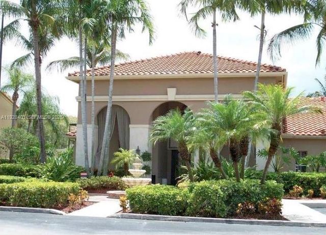 18324 NW 68 H, Hialeah, FL 33015