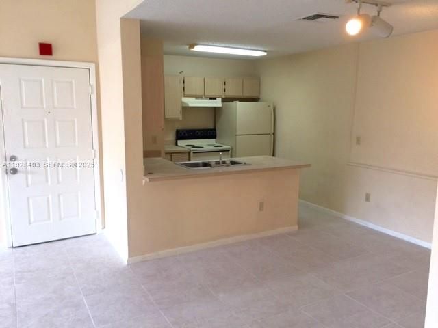 18324 NW 68 H, Hialeah, FL 33015