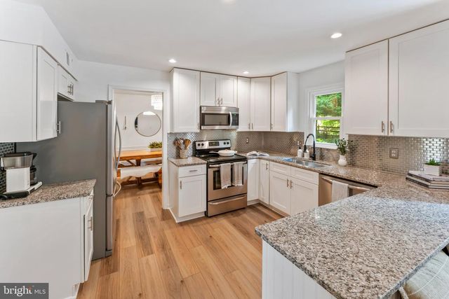 4863 COVE RD, Fairfax, VA 22032
