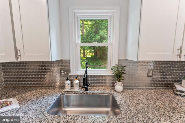 4863 COVE RD, Fairfax, VA 22032