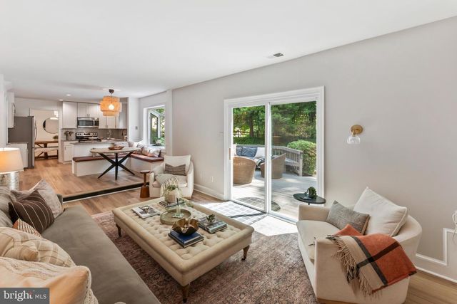 4863 COVE RD, Fairfax, VA 22032