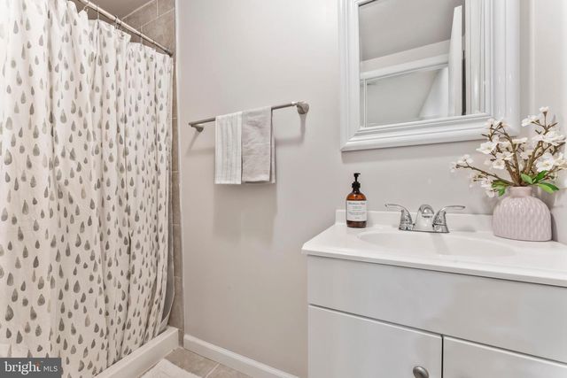 4863 COVE RD, Fairfax, VA 22032