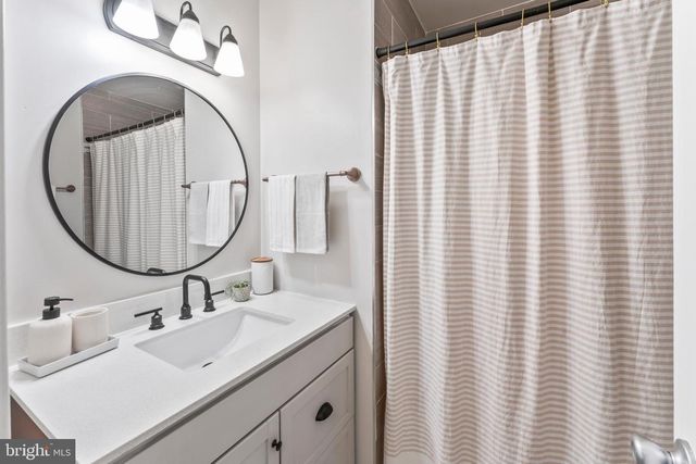 4863 COVE RD, Fairfax, VA 22032