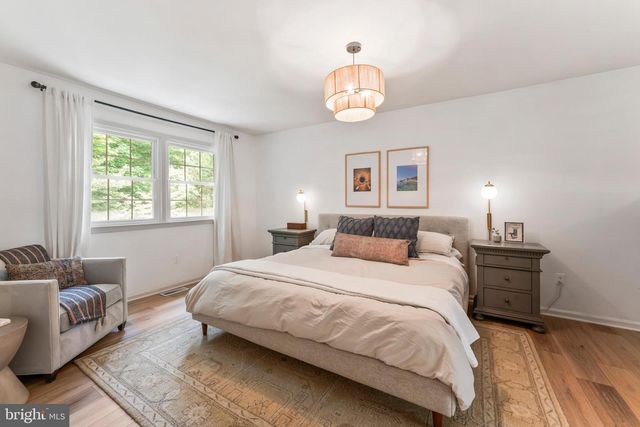 4863 COVE RD, Fairfax, VA 22032
