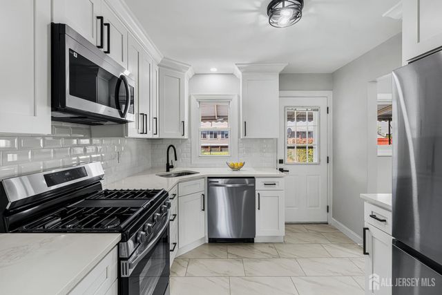68 Elliot Place, Edison, NJ 08817