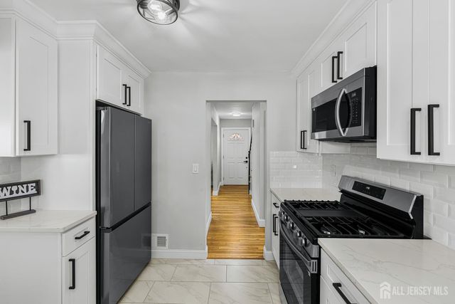 68 Elliot Place, Edison, NJ 08817
