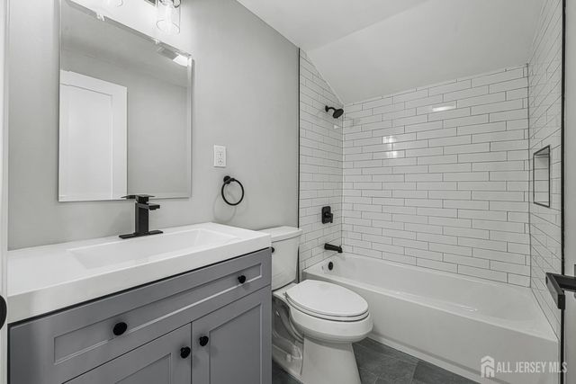 68 Elliot Place, Edison, NJ 08817