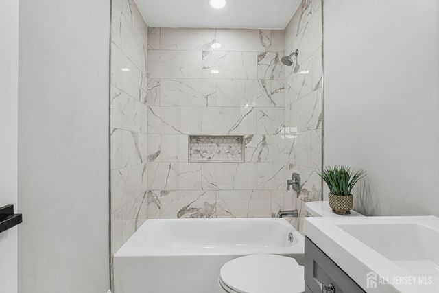 68 Elliot Place, Edison, NJ 08817
