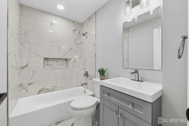68 Elliot Place, Edison, NJ 08817