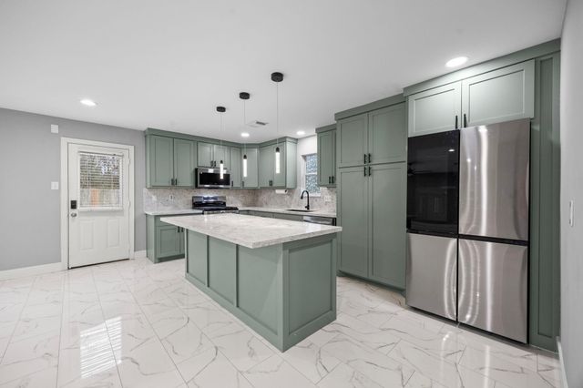 4500 Upland Circle Drive, Conroe, TX 77303