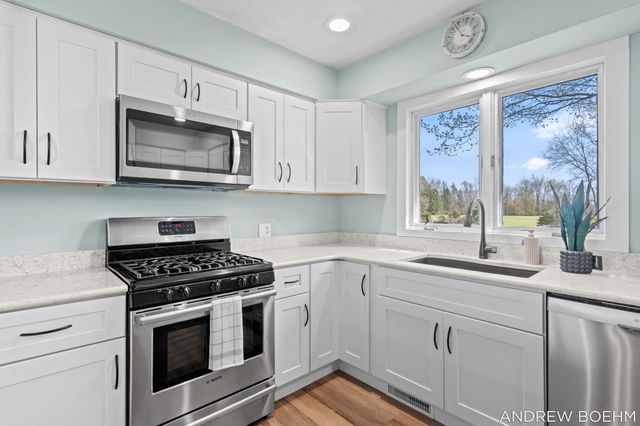 8732 Fairview Lane, Zeeland, MI 49464