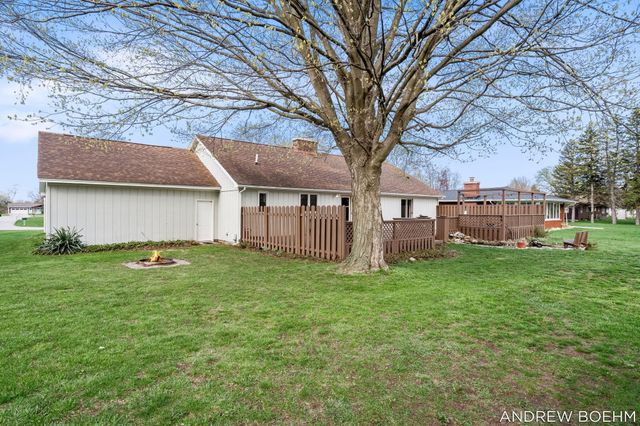8732 Fairview Lane, Zeeland, MI 49464