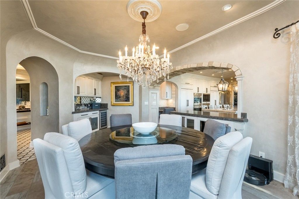 Image 17 of property listing at 330 Kempton Road, Glendale, CA 91202