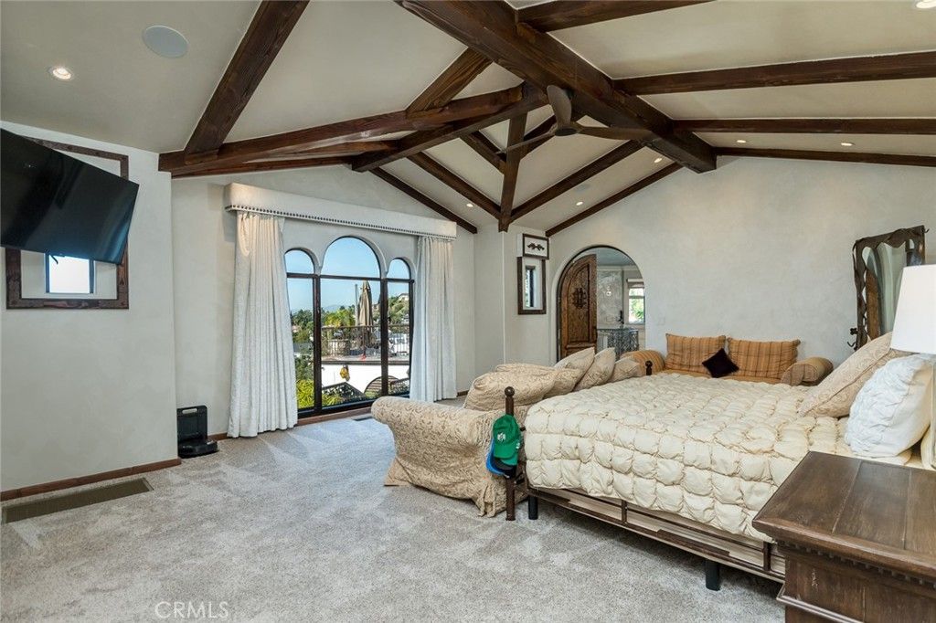 Image 21 of property listing at 330 Kempton Road, Glendale, CA 91202