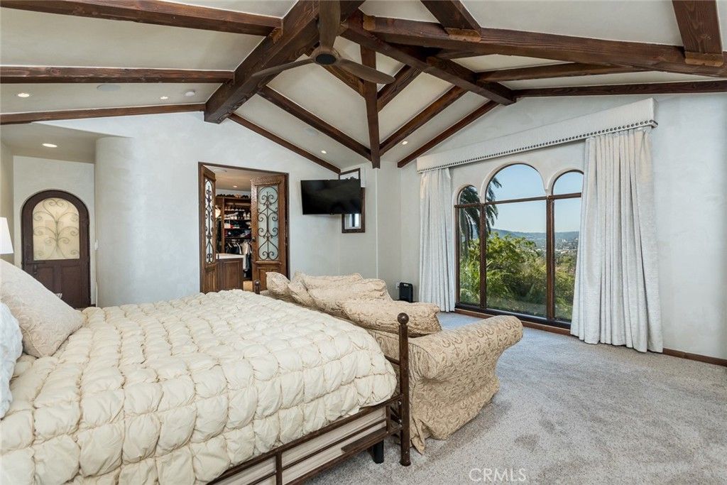 Image 24 of property listing at 330 Kempton Road, Glendale, CA 91202