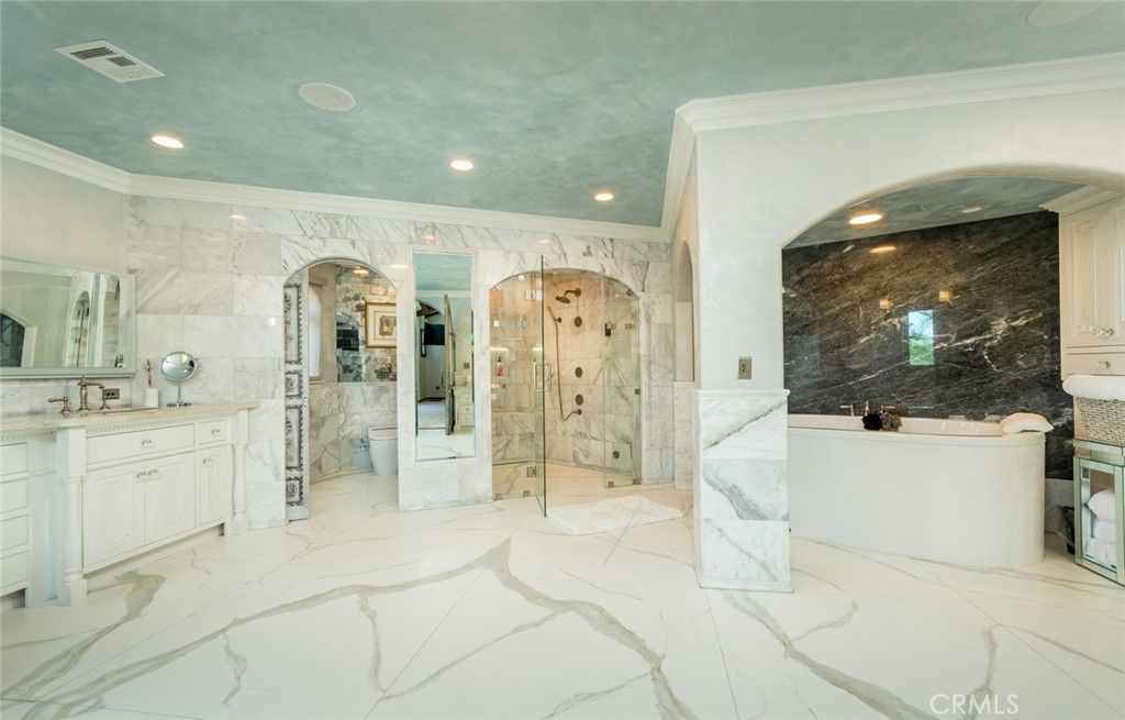 Image 28 of property listing at 330 Kempton Road, Glendale, CA 91202