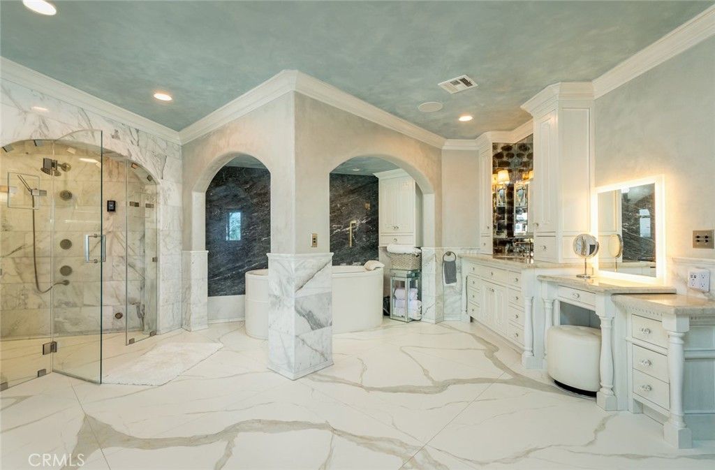 Image 30 of property listing at 330 Kempton Road, Glendale, CA 91202