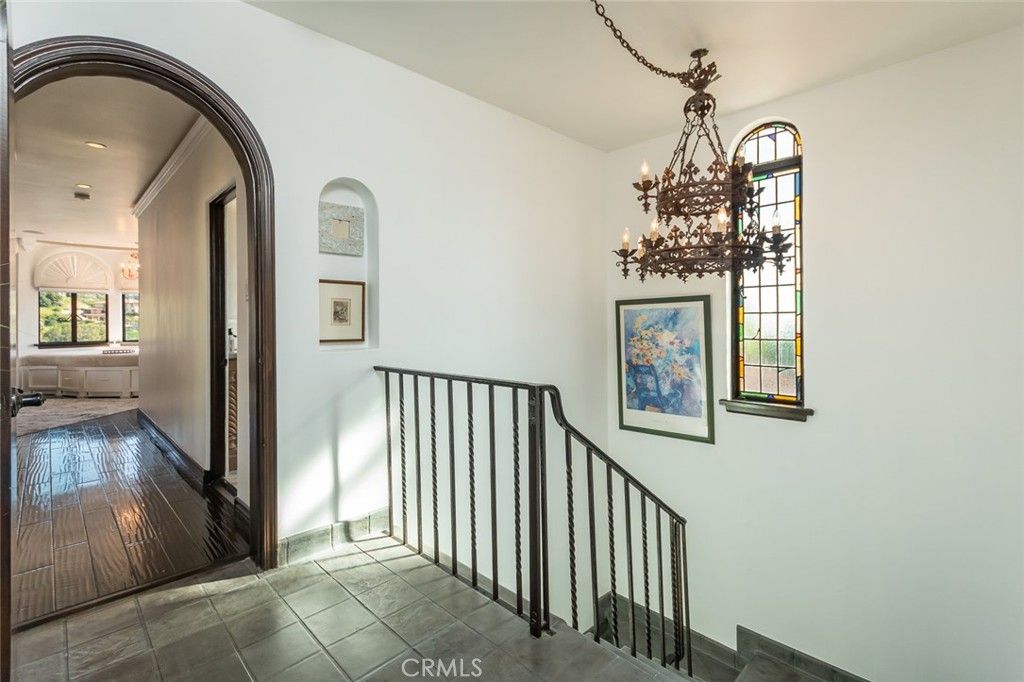 Image 39 of property listing at 330 Kempton Road, Glendale, CA 91202