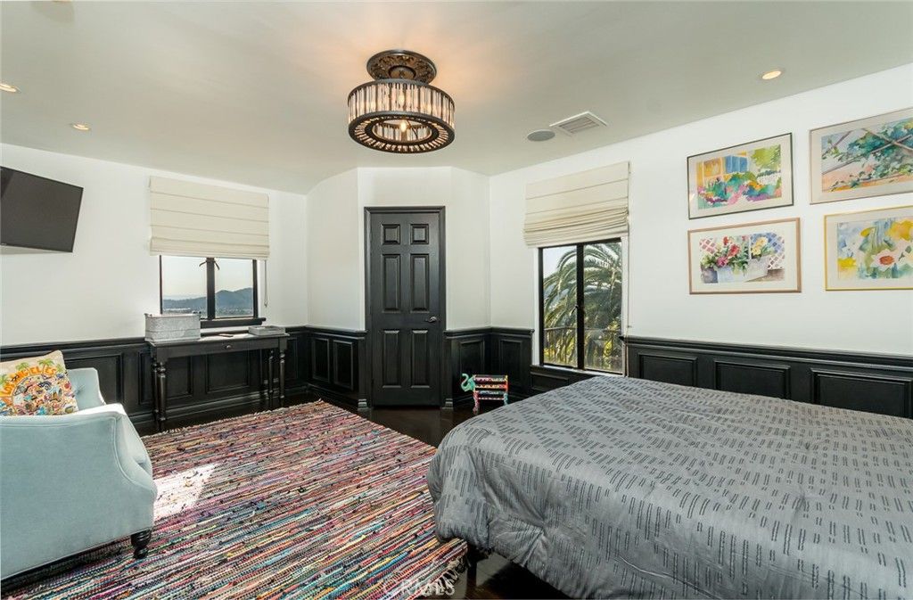 Image 41 of property listing at 330 Kempton Road, Glendale, CA 91202