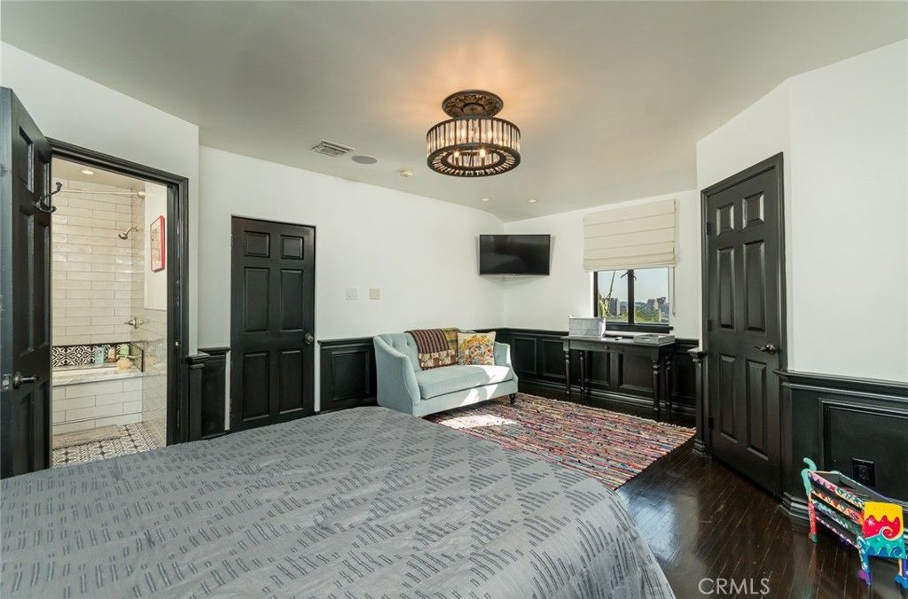 Image 43 of property listing at 330 Kempton Road, Glendale, CA 91202