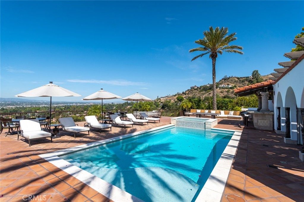 Image 55 of property listing at 330 Kempton Road, Glendale, CA 91202