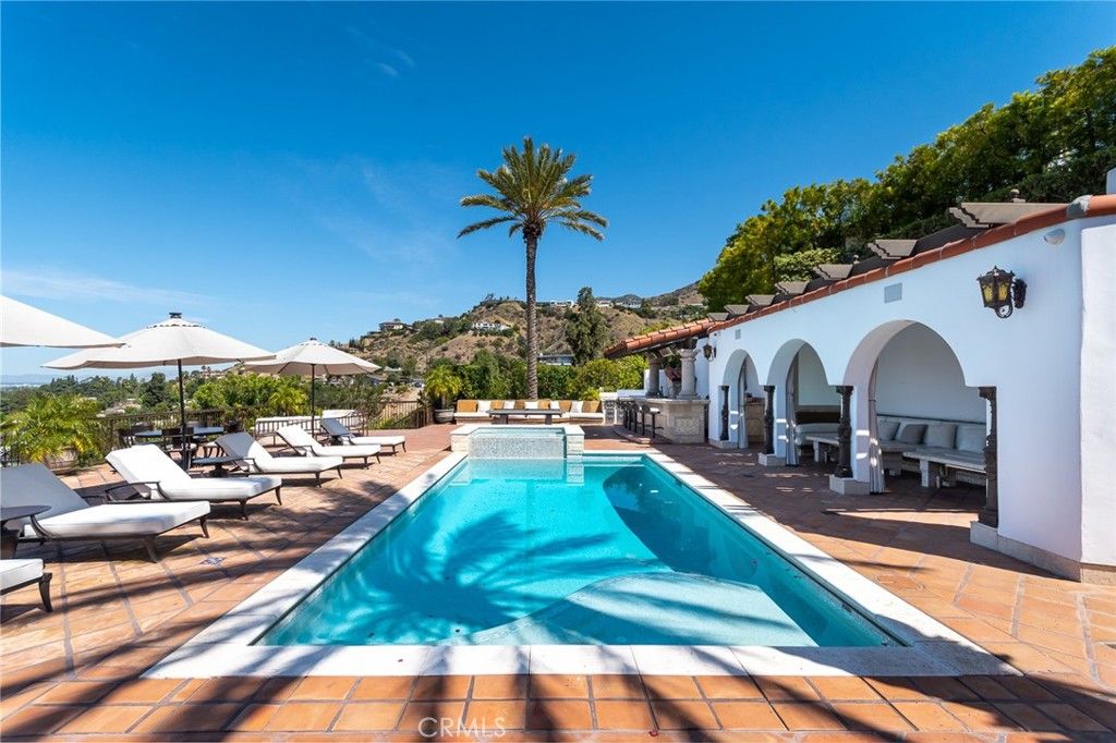 Image 58 of property listing at 330 Kempton Road, Glendale, CA 91202