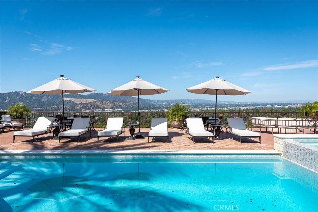 Image 59 of property listing at 330 Kempton Road, Glendale, CA 91202