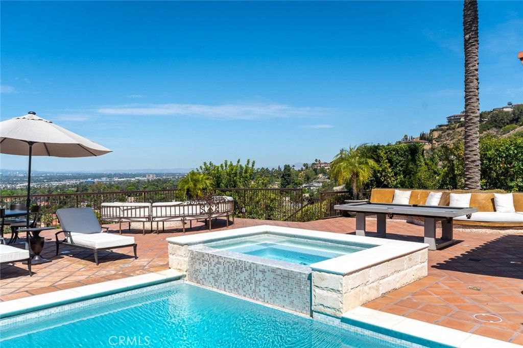 Image 60 of property listing at 330 Kempton Road, Glendale, CA 91202