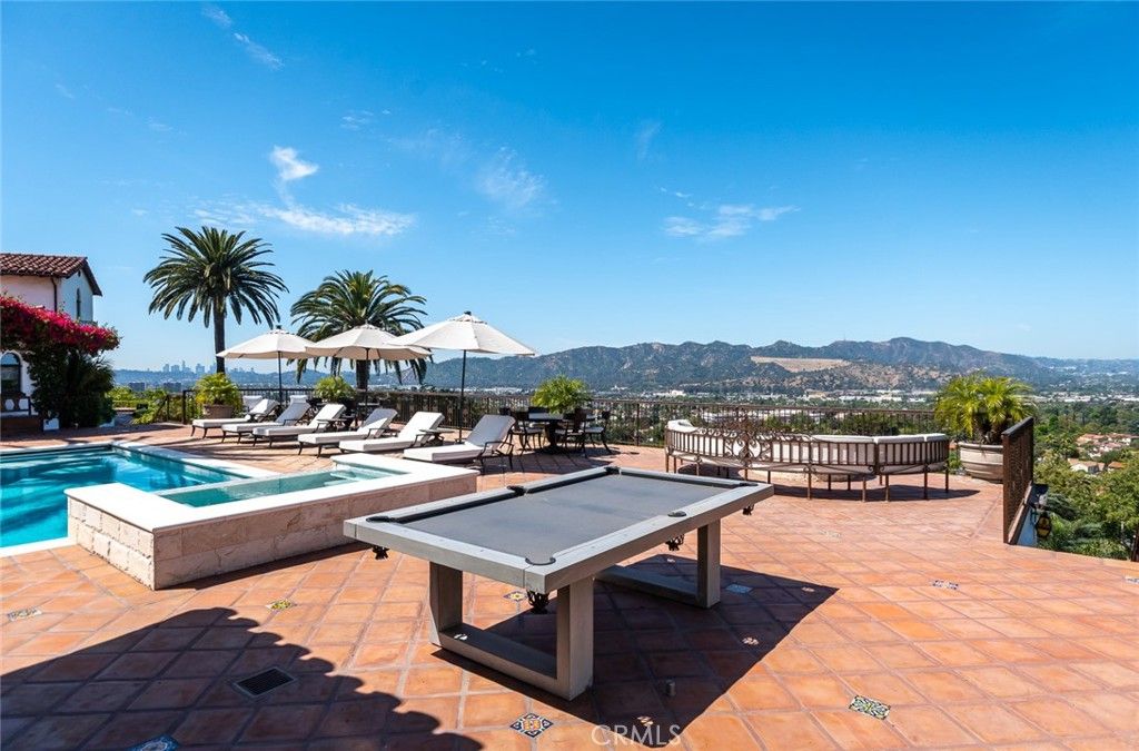 Image 61 of property listing at 330 Kempton Road, Glendale, CA 91202