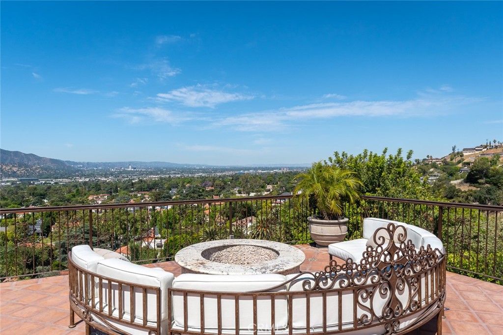 Image 65 of property listing at 330 Kempton Road, Glendale, CA 91202