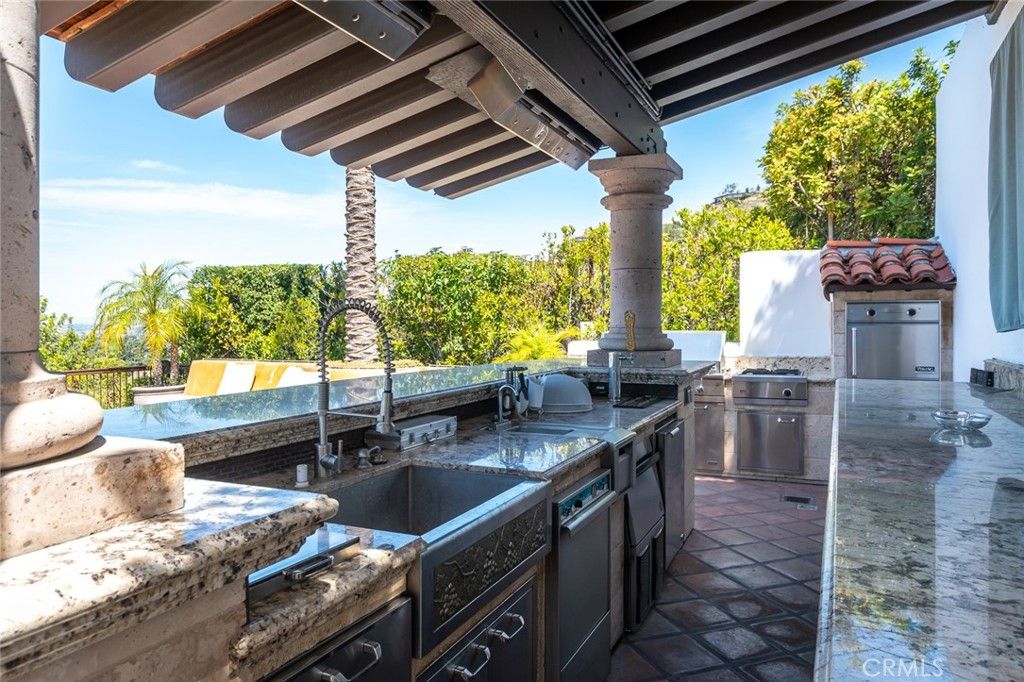 Image 67 of property listing at 330 Kempton Road, Glendale, CA 91202