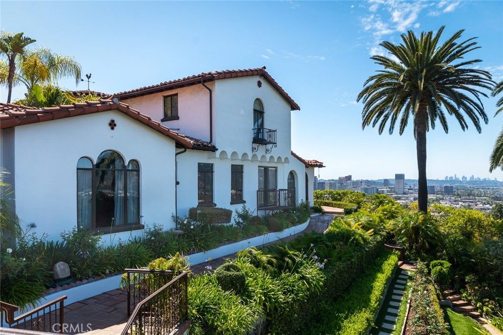 Image 69 of property listing at 330 Kempton Road, Glendale, CA 91202