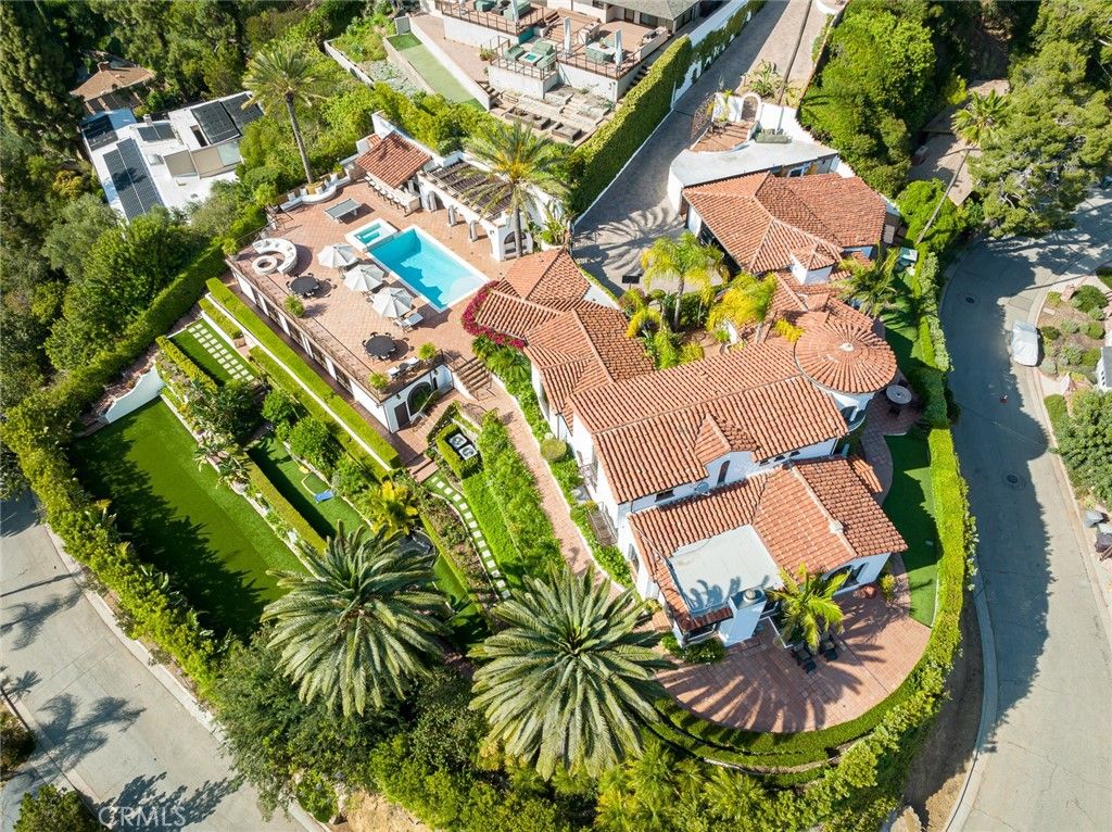 Image 73 of property listing at 330 Kempton Road, Glendale, CA 91202