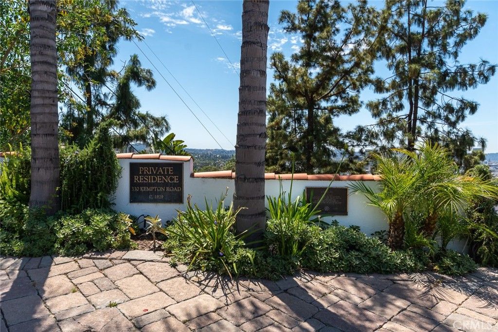 Image 75 of property listing at 330 Kempton Road, Glendale, CA 91202