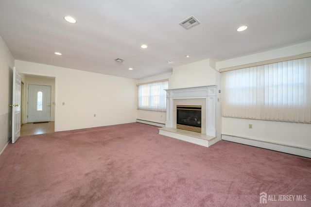 27 Bahamia Drive, Toms River, NJ 08757