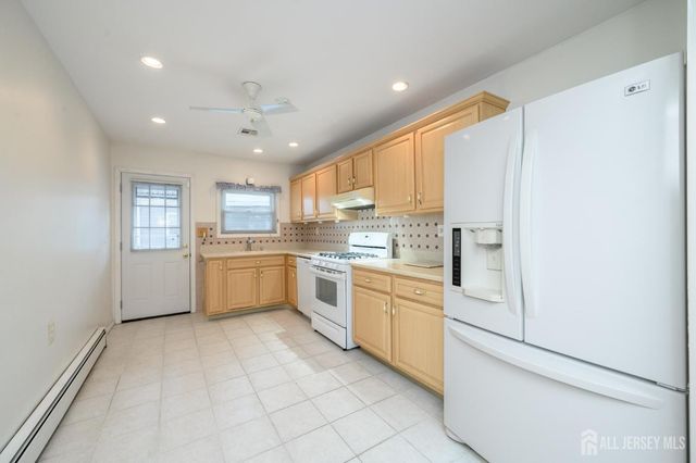 27 Bahamia Drive, Toms River, NJ 08757