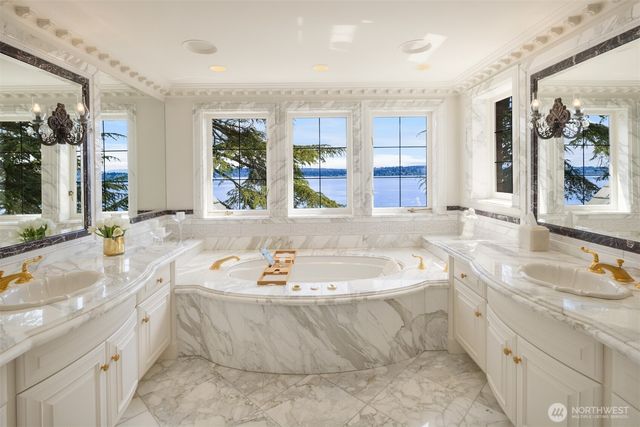 3038 E Laurelhurst Drive NE, Seattle, WA 98105