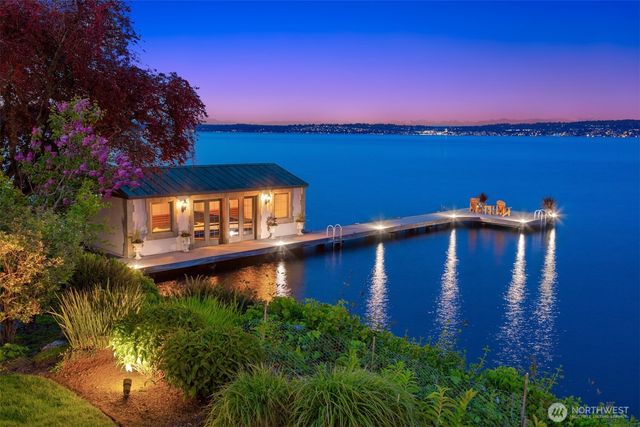 3038 E Laurelhurst Drive NE, Seattle, WA 98105