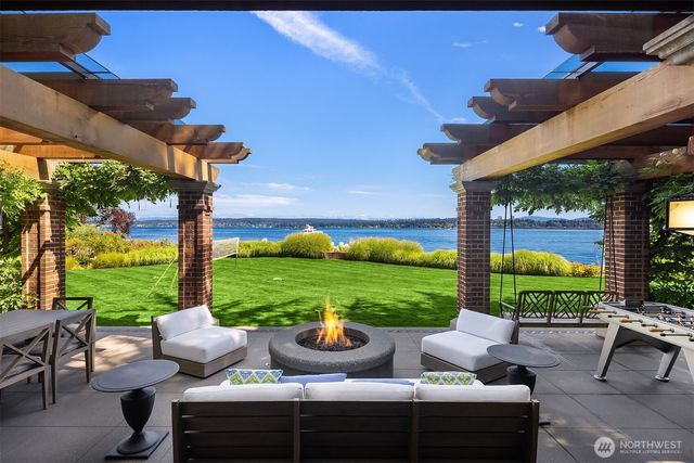 3038 E Laurelhurst Drive NE, Seattle, WA 98105