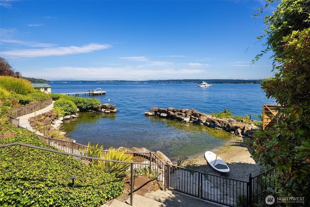 3038 E Laurelhurst Drive NE, Seattle, WA 98105