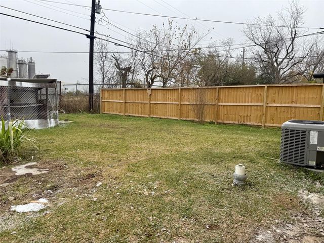 6743 Crestmont Street, Houston, TX 77033